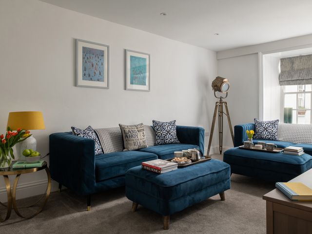 Tides Door, Fairfax Place - 1074952 - photo 1 