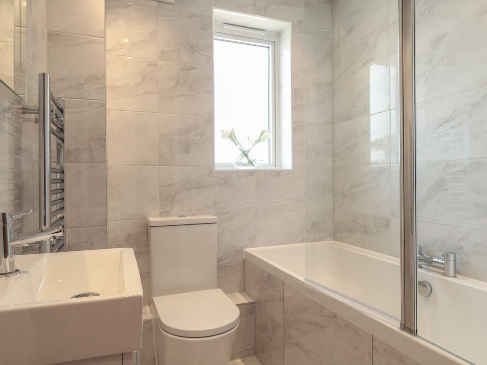 Harbourside Haven Apartment 1 - Dorset - 1059262 - thumbnail photo 18