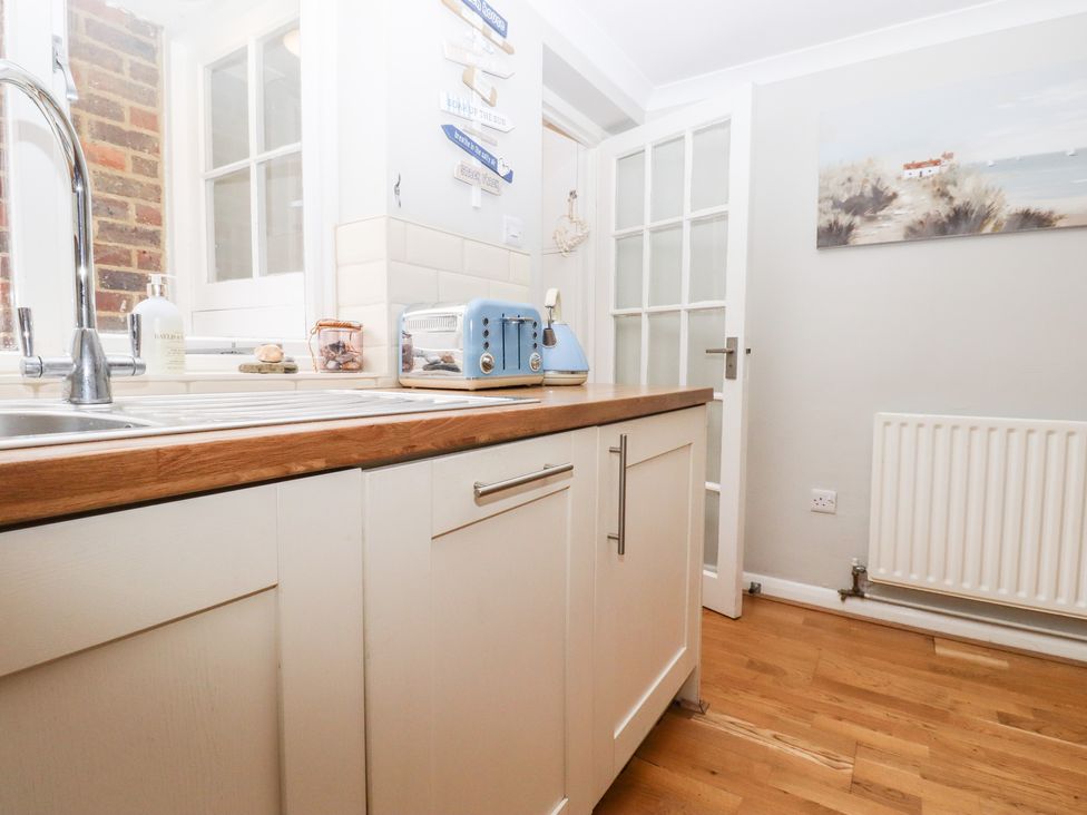 Sea Beach Cottage - Kent & Sussex - 1127983 - thumbnail photo 11