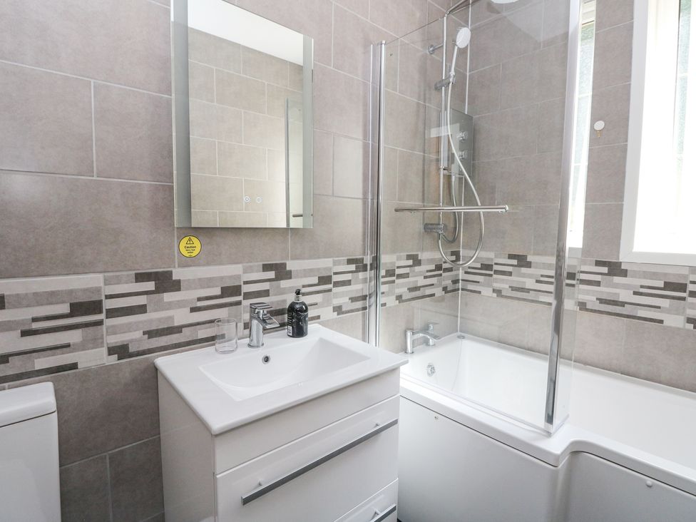 A bathroom with a sink vanity toilet bathtub and shower at Callart View in Glencoe