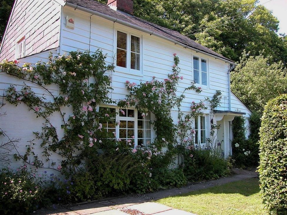 Gun Hill Cottage - Kent & Sussex - 988889 - thumbnail photo 1