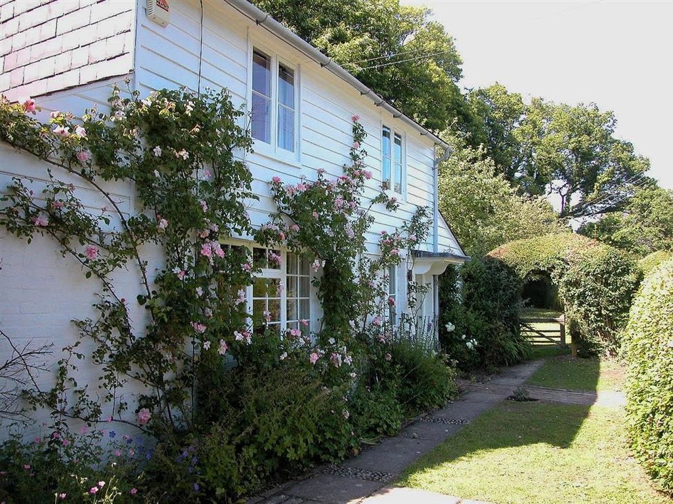Gun Hill Cottage - Kent & Sussex - 988889 - thumbnail photo 2